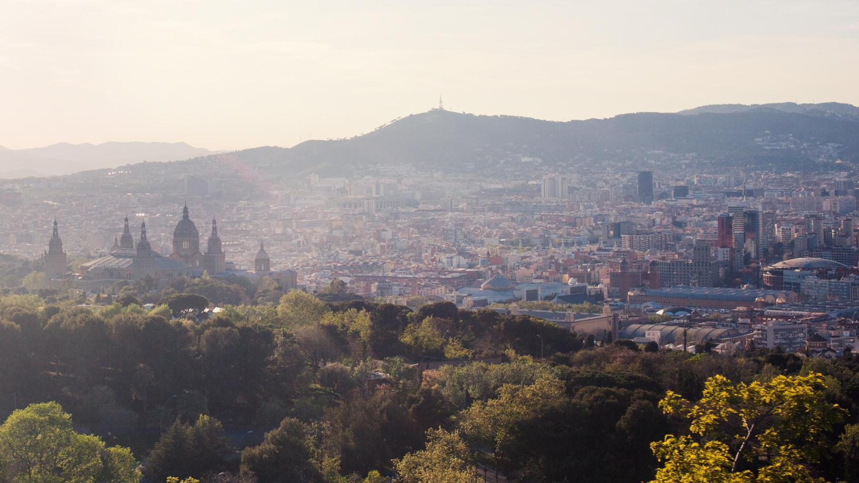 Vista aérea de Barcelona y su área metropolitana