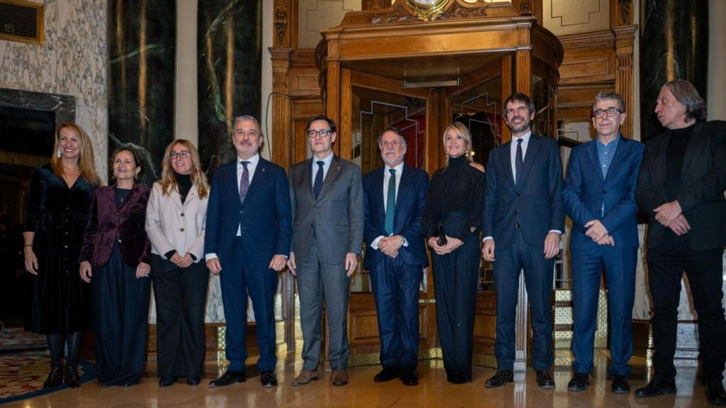 Fotografia d'autoritats al sopar del Premi Nadal i el Premi Josep Pla