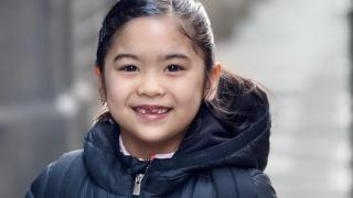 La madre de Athina, la niña desaparecida en Sants, denunció al padre de la menor por violencia y amenazas