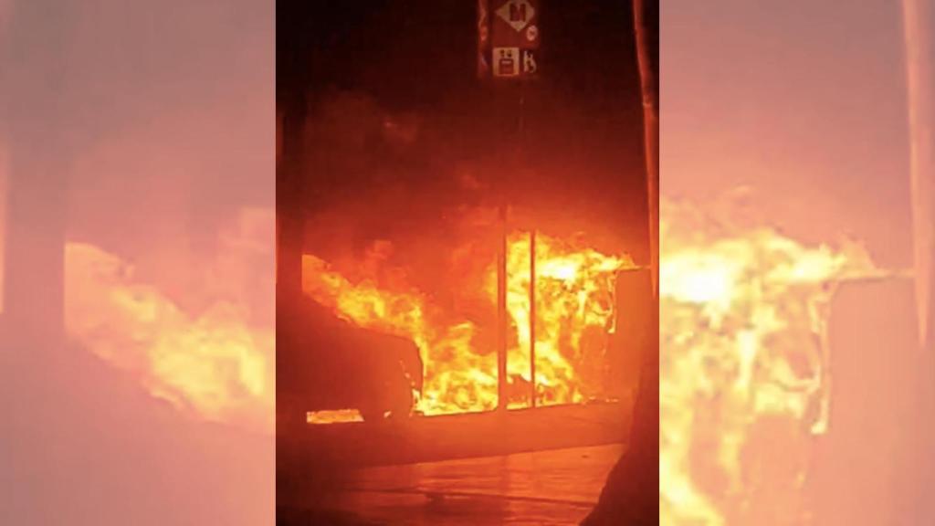 Incendio en el Besòs i el Maresme: arden varios contenedores y un vehículo junto al metro de Barcelona