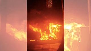 Incendio en el Besòs i el Maresme: arden varios contenedores y un vehículo junto al metro de Barcelona