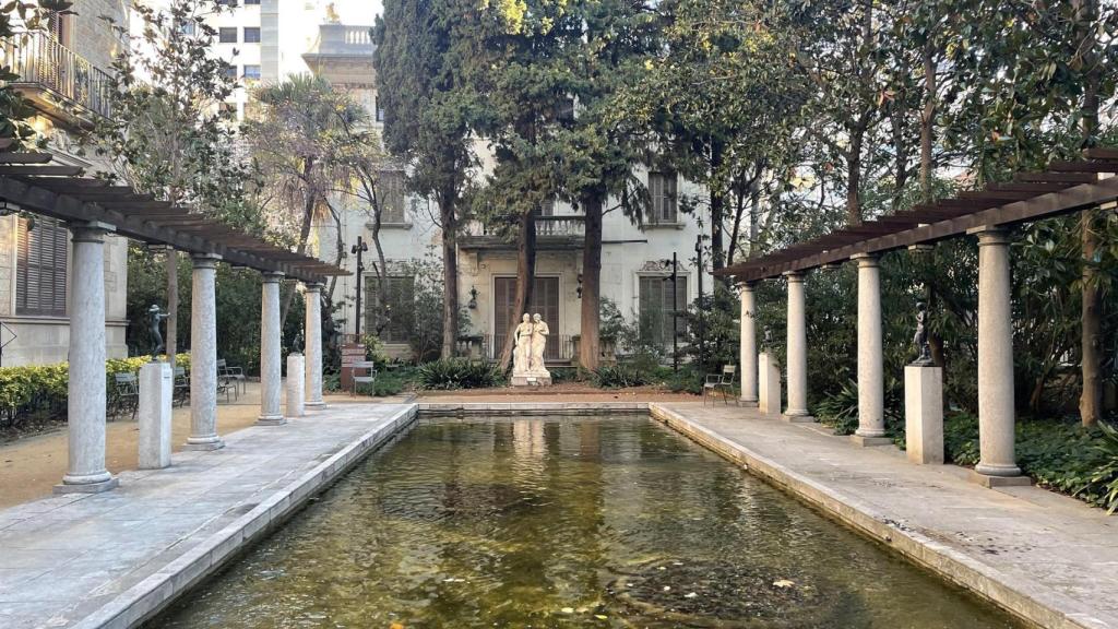Fachada de la Torre Avenir en la finca Muñoz Ramonet de Barcelona