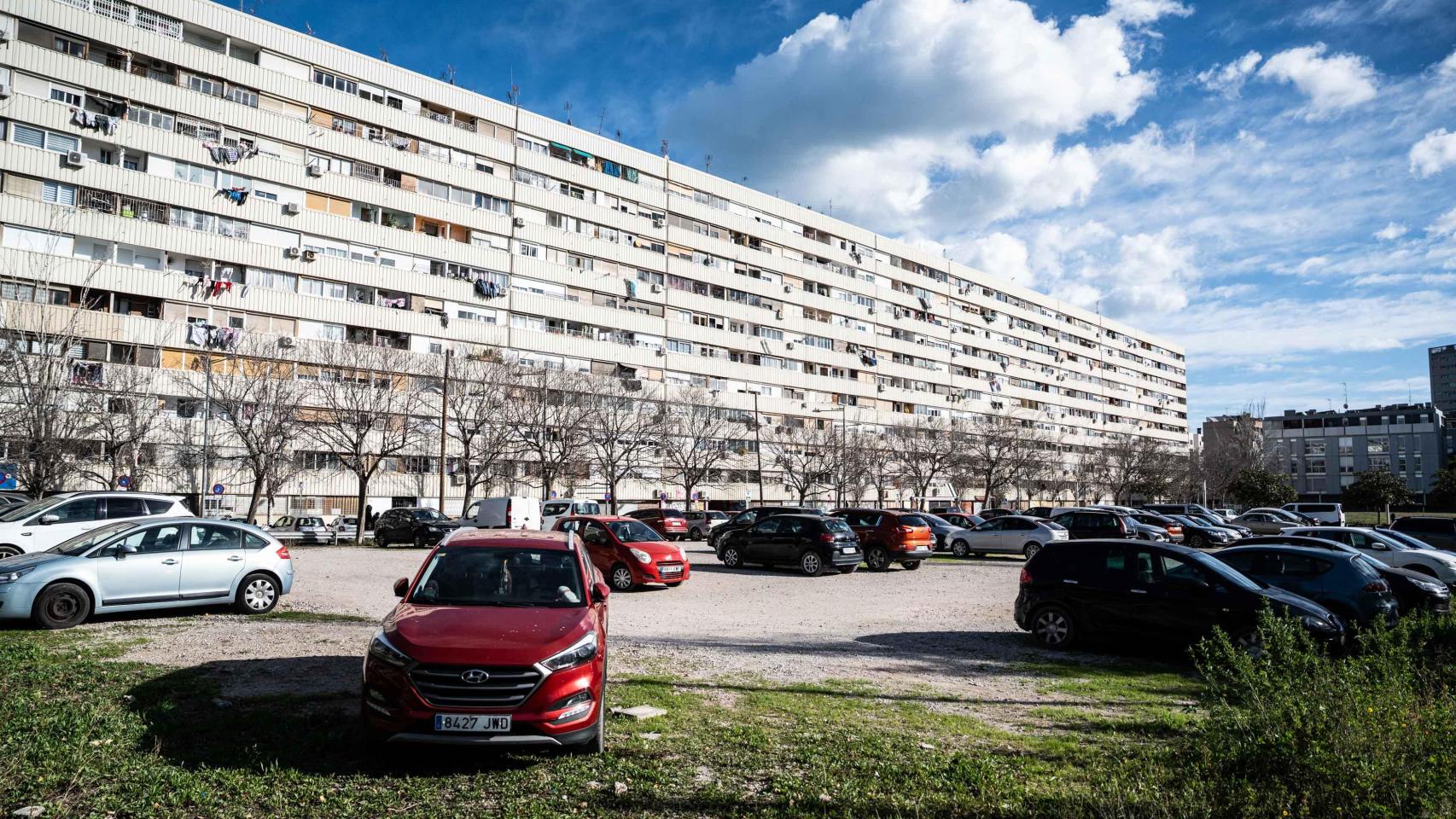 Solar ubicado en la Rambla de La Mina de Sant Adrià de Besòs que se cederá a la Generalitat para construir pisos de alquiler social