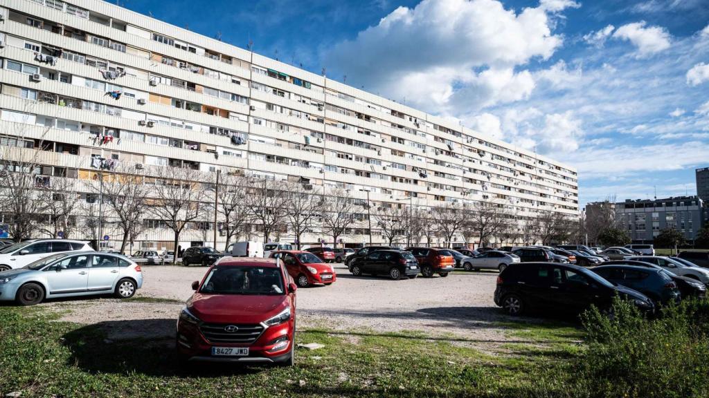 Solar ubicado en la Rambla de La Mina de Sant Adrià de Besòs que se cederá a la Generalitat para construir pisos de alquiler social