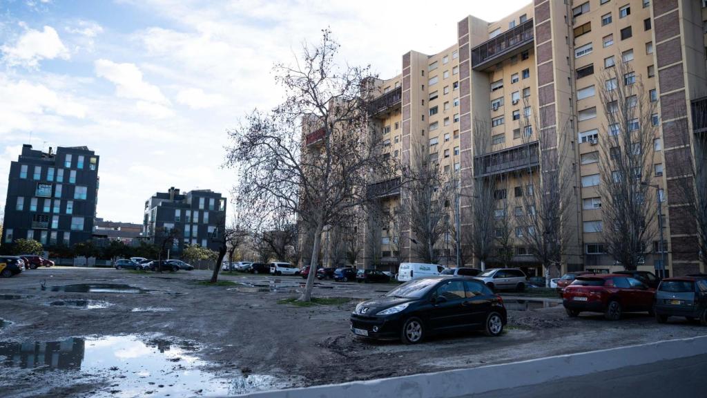 Solar ubicado en la Rambla de La Mina de Sant Adrià de Besòs que se cederá a la Generalitat para construir pisos de alquiler social