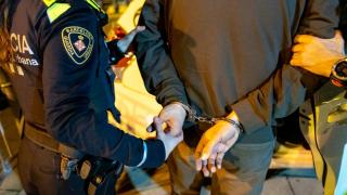 Un home destrossa vuit vehicles aparcats al Poble-sec