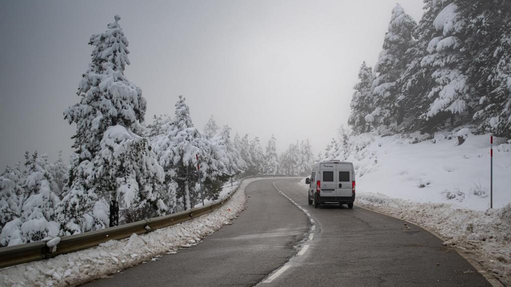 Una carretera de la provincia de Barcelona afectada por la nieve