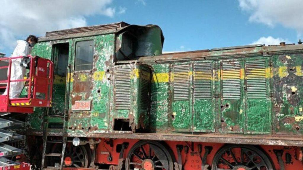 La locomotora 10335 en procés de restauració