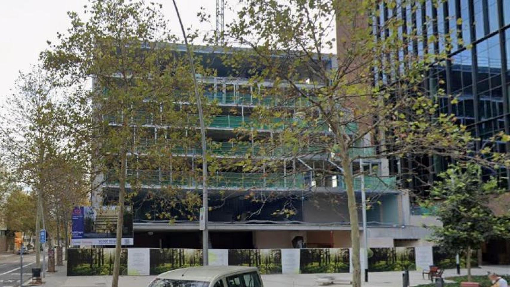 Edificio de oficinas en el número 122 de la calle Llull en el 22@ de Barcelona