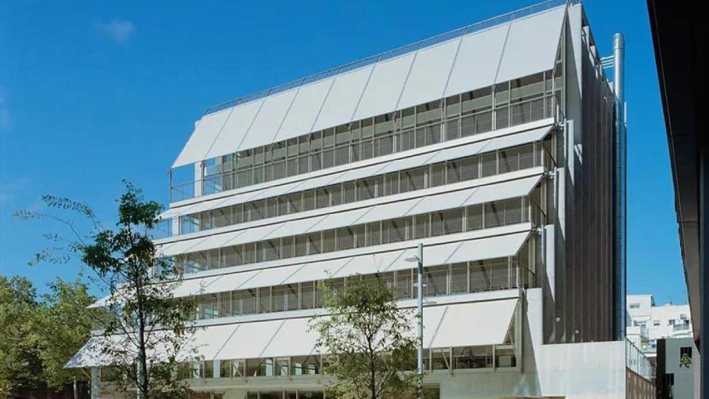 Edificio de oficinas en el número 122 de la calle Llull en el 22@ de Barcelona