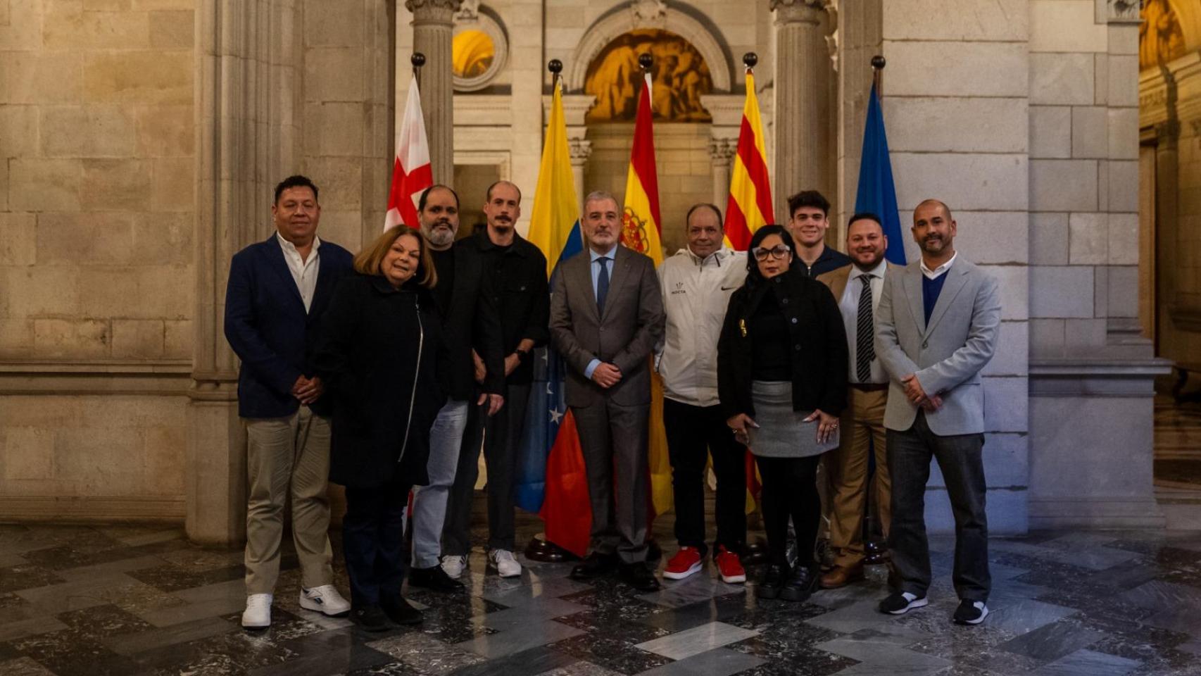 Collboni tiende la mano a la comunidad venezolana de Barcelona tras la caída de Maduro