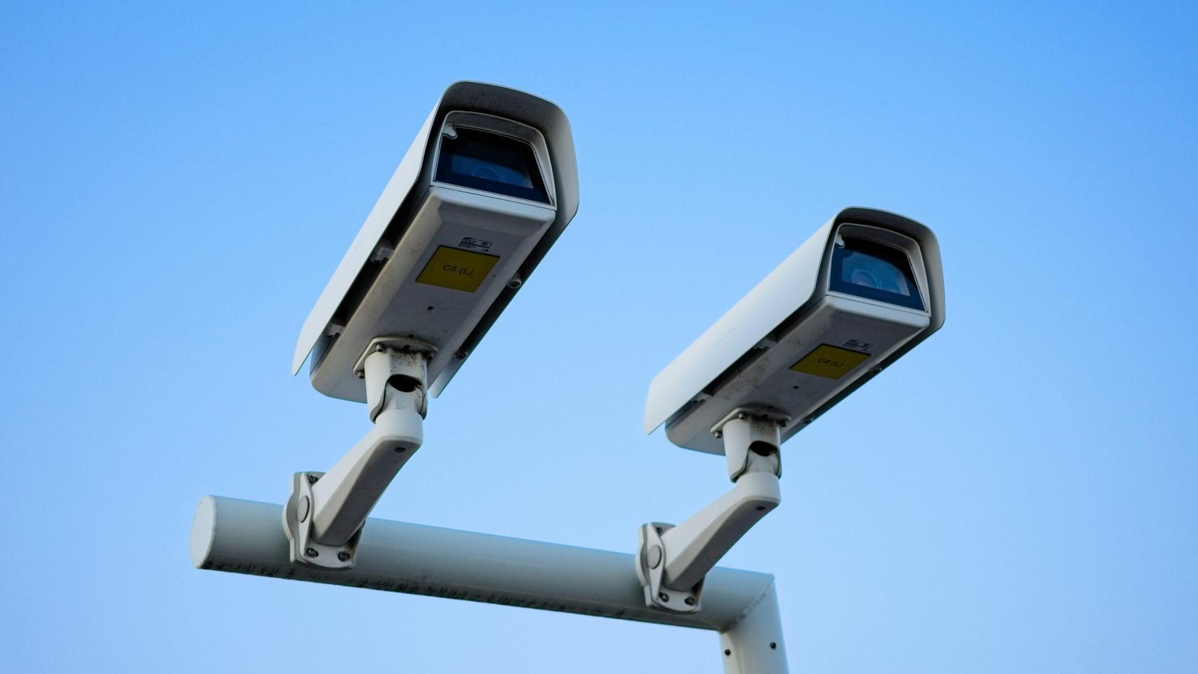 Cámaras de videovigilancia en una imagen de archivo