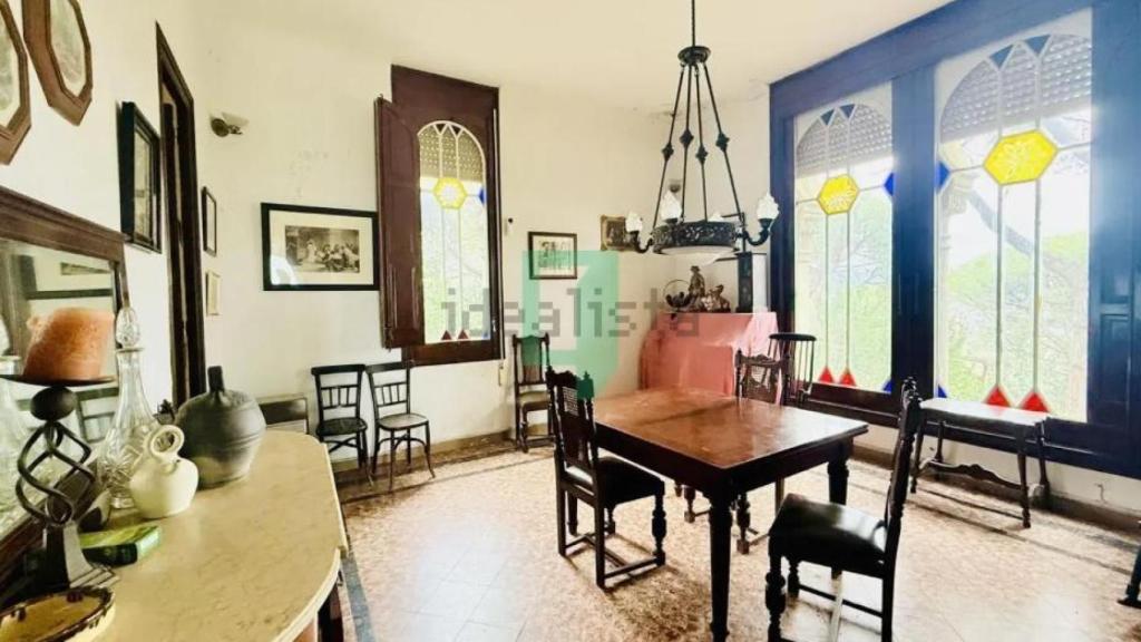 Una de les sales del castell de Canyet, Badalona