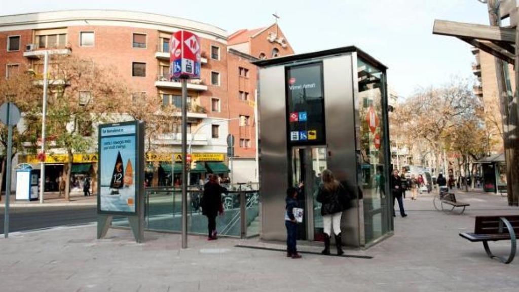 Exterior de la para del metro de Barcelona de Virrei Amat