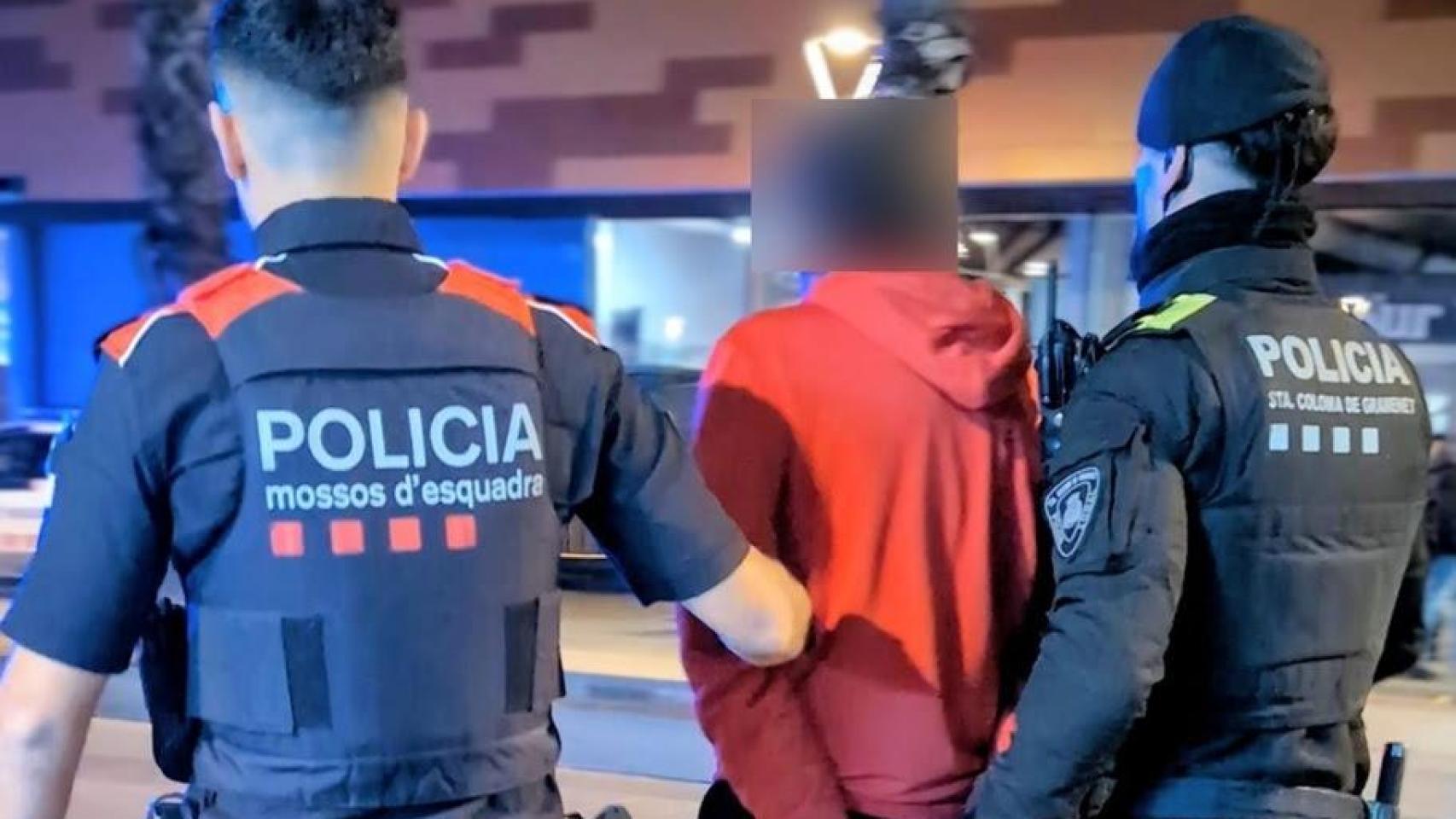 Cae el pirómano de los contenedores del barrio de Fondo
