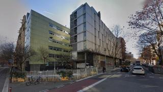 Barcelona transforma un bloc fantasma d'habitatges per a joves en un institut escola