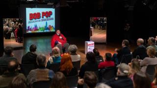Bob Pop durante el acto