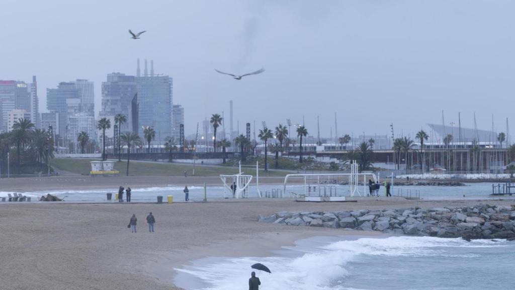 Temporal de pluges a Barcelona en una imatge d'arxiu