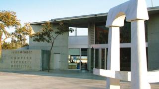 El Prat pondrá fin a 25 años sin obras en las deterioradas pistas polideportivas del CEM Julio Méndez