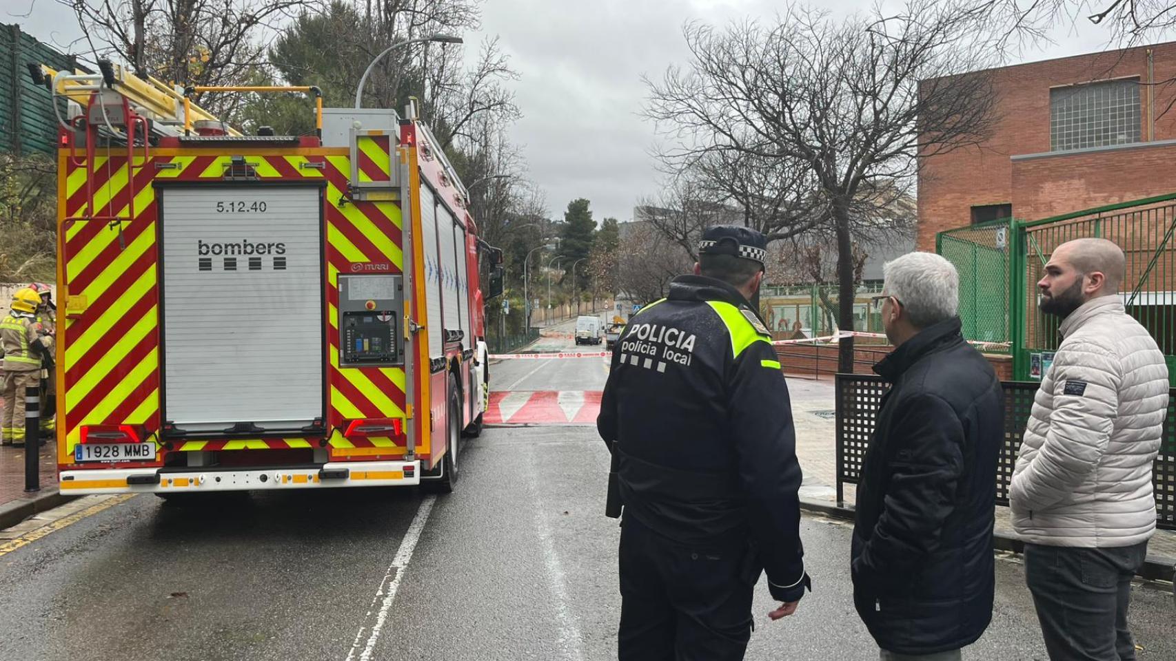 Despliegue de servicios de emergencias por el escape de gas en Esplugues