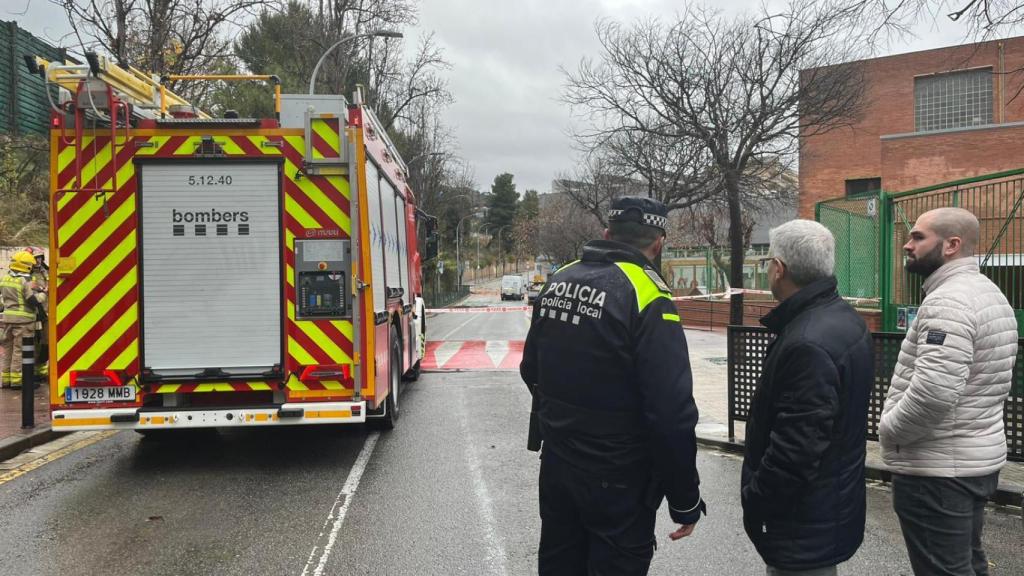 Despliegue de servicios de emergencias por el escape de gas en Esplugues