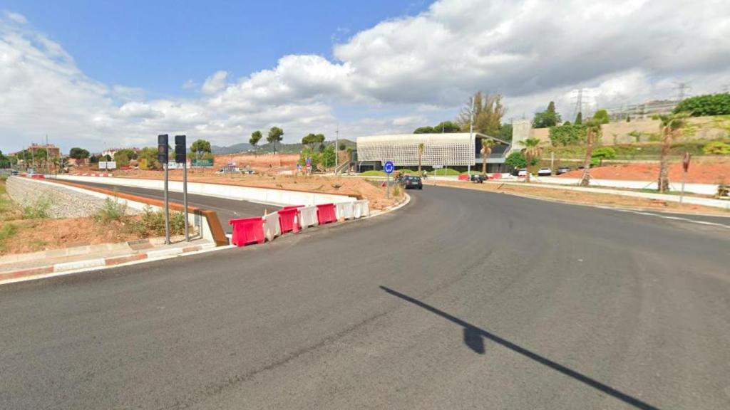 La rotonda del Tanatori en Viladecans, en plena C-245