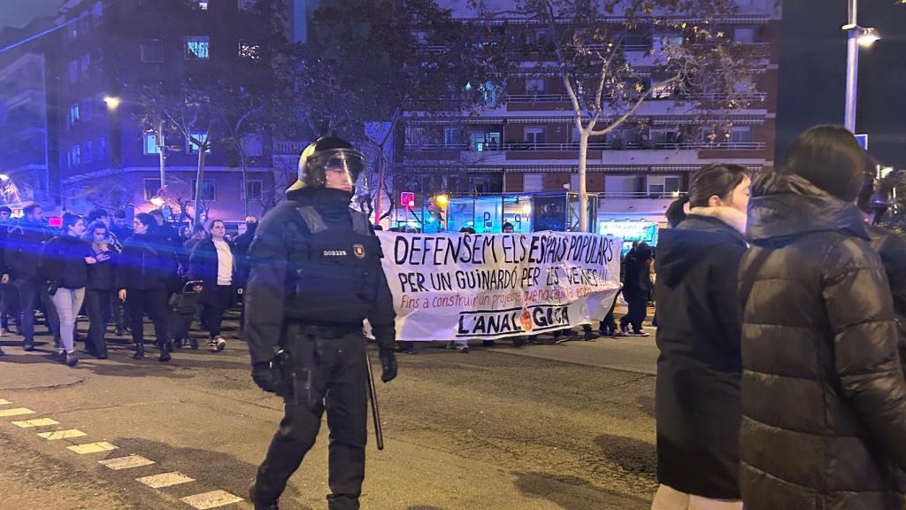Manifestación pacífica en defensa de los espacios populares en el Guinardó
