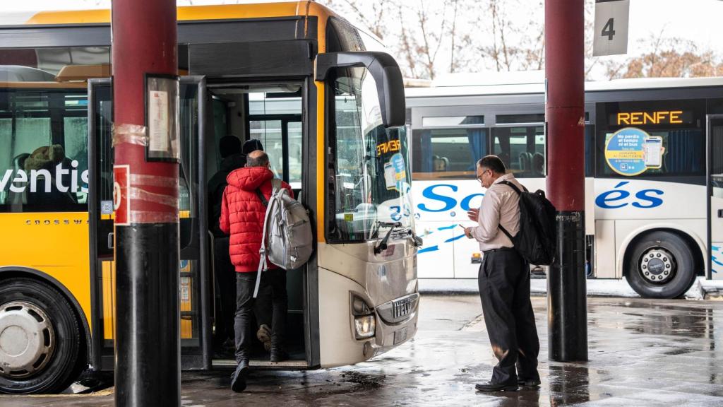 Autobuses en la estación de Fabra i Puig