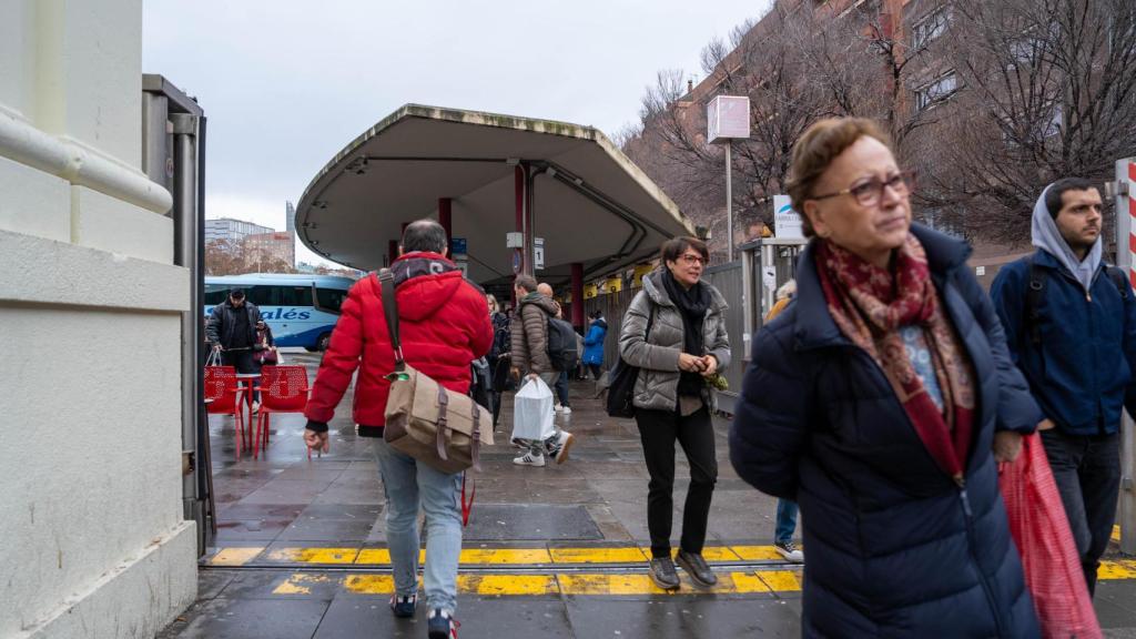 Usuaris a l’estació de Fabra i Puig