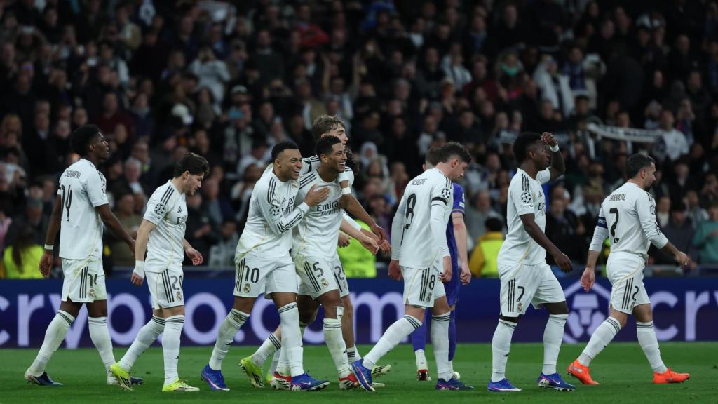 Los jugadores del Real Madrid celebran el gol de Jude Bellingham ante el AS Mónaco en la Champions League