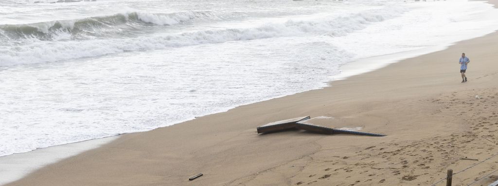 Destrosses a la Platja de la Barceloneta