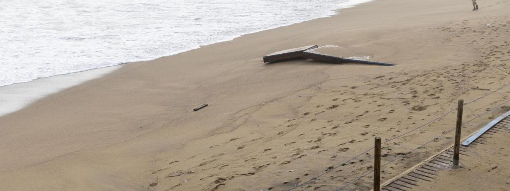Destrozos en la Playa de la Barceloneta