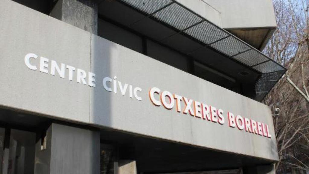 Entrada del centre cívic Cotxeres de Borrell