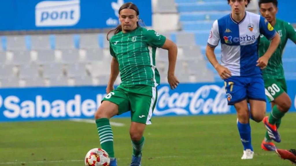 Izan González, en un partido con la UE Cornellà