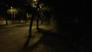 Barcelona invierte más de medio millón de euros en mejorar la iluminación de Pedralbes: “Es necesario, hay puntos muy oscuros”