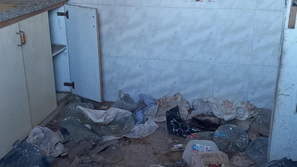 Estancia en mal estado donde ese encontraban los gallos