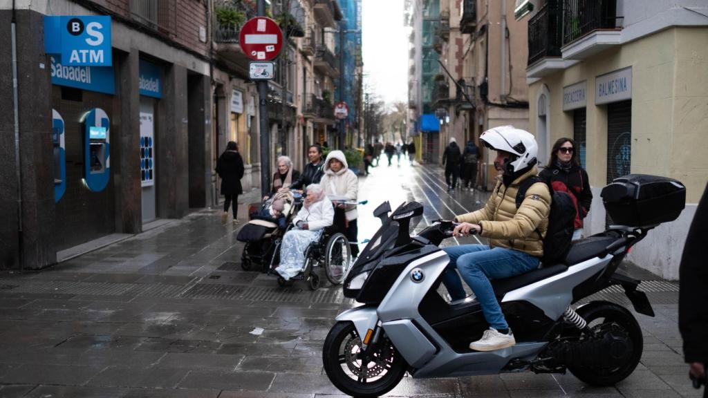 Una de las calles de La Barceloneta