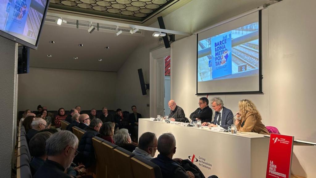 Asistentes al acto en el Colegio de Periodistas en la presentación del libro de Casinos