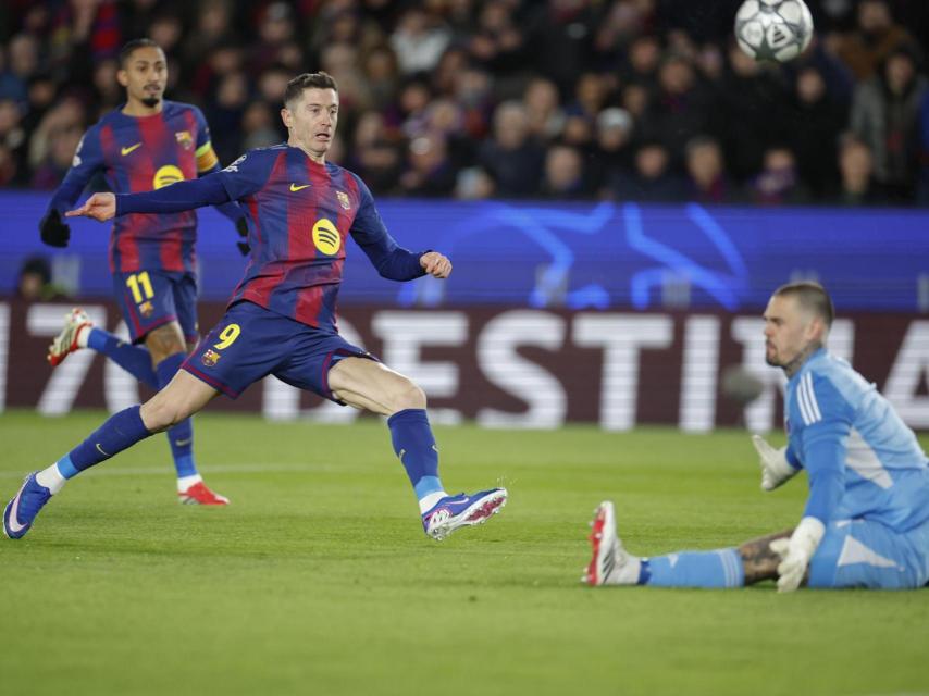 Kotarski detiene un remate de Lewandowski