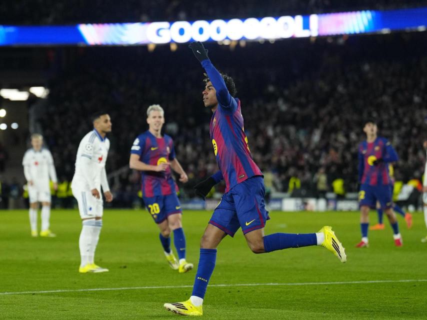 Lamine celebra el primer gol del Barça