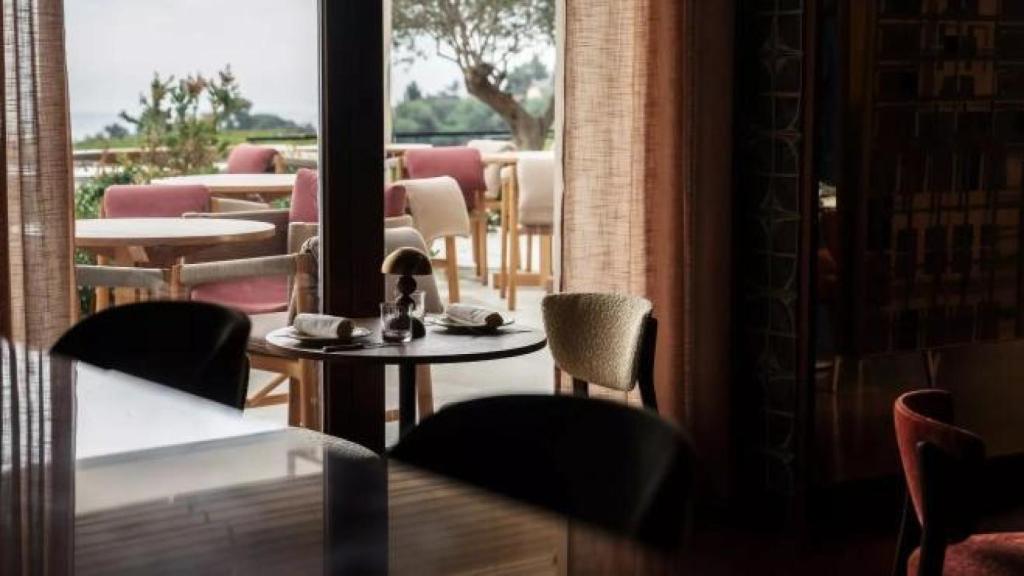 Vista a la terraza exterior de 1925 Vermutería en METT Barcelona