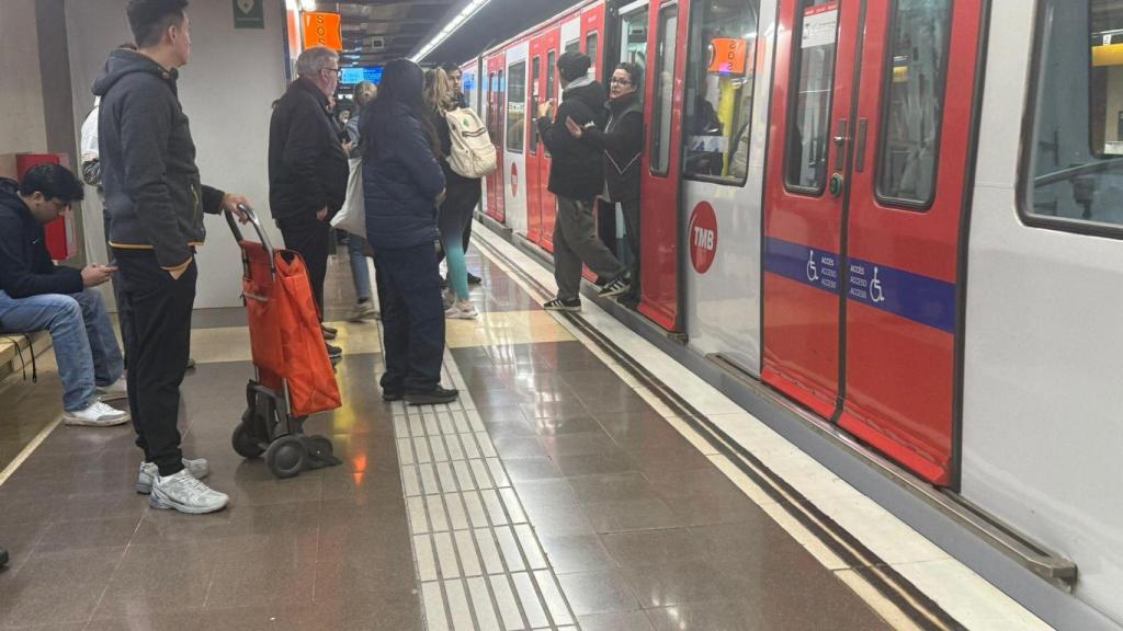 Desalojan la estación de Selva de Mar en Barcelona