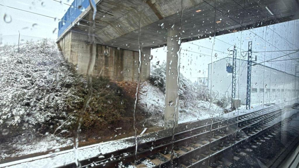 Imatge des del seient del tren Iryo en una de les aturades del trajecte