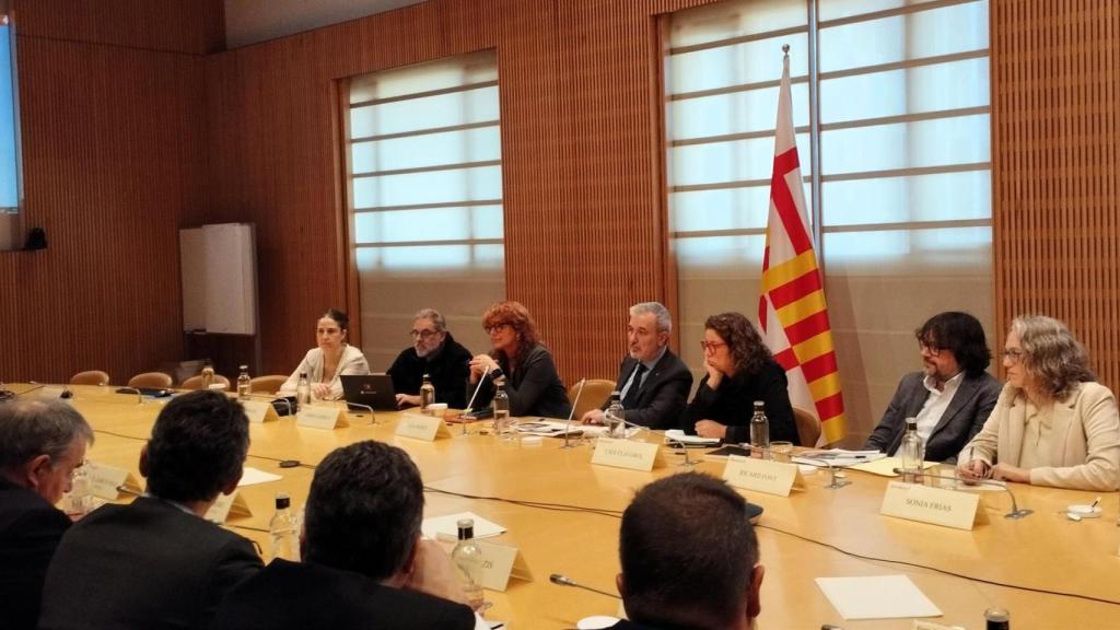 Bonet y Collboni durante la reunión de este jueves con representantes de empresas de compañías de suministro de servicios