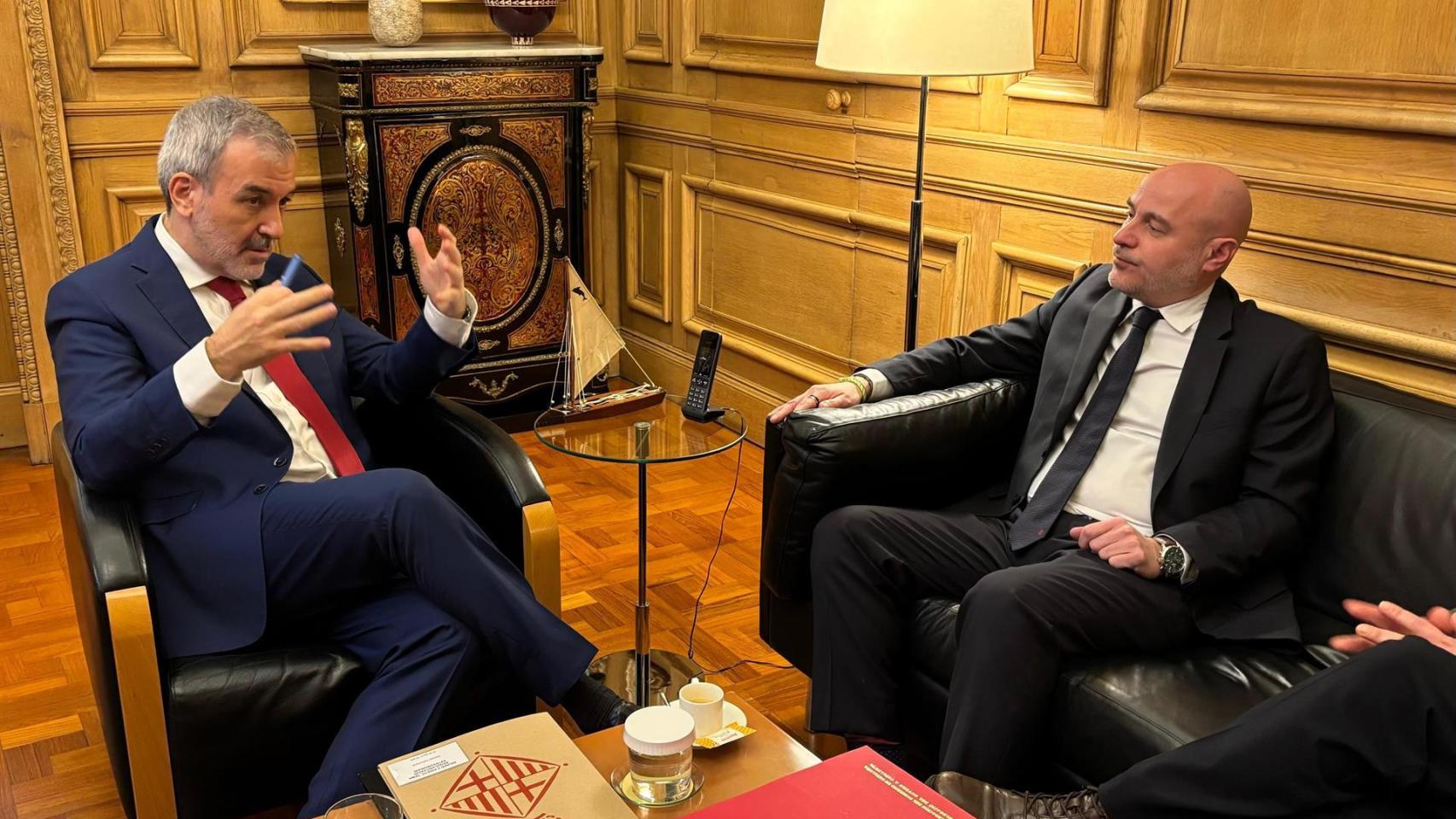 Collboni y Prieto en una reunión en su despacho este viernes, 30 de enero de 2026, sobre la regularización extraordinaria de migrantes del Gobierno