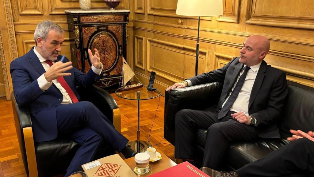 Collboni y Prieto en una reunión en su despacho este viernes, 30 de enero de 2026, sobre la regularización extraordinaria de migrantes del Gobierno