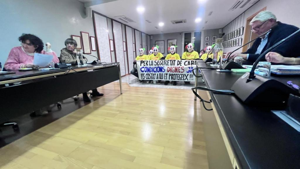 Agentes de la Policía Local de Cabrils en el último pleno municipal