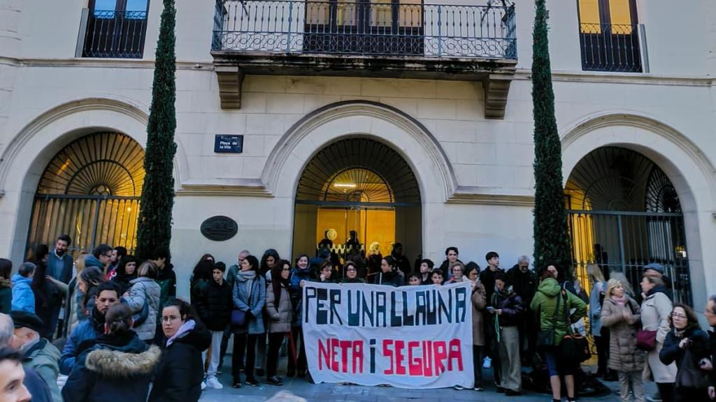 Manifestación en defensa de La Llauna
