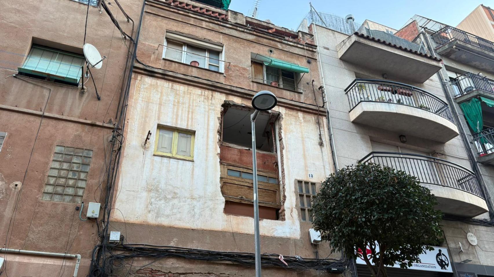 El edificio okupado de La Salut que la Guardia Urbana ha desalojado este martes