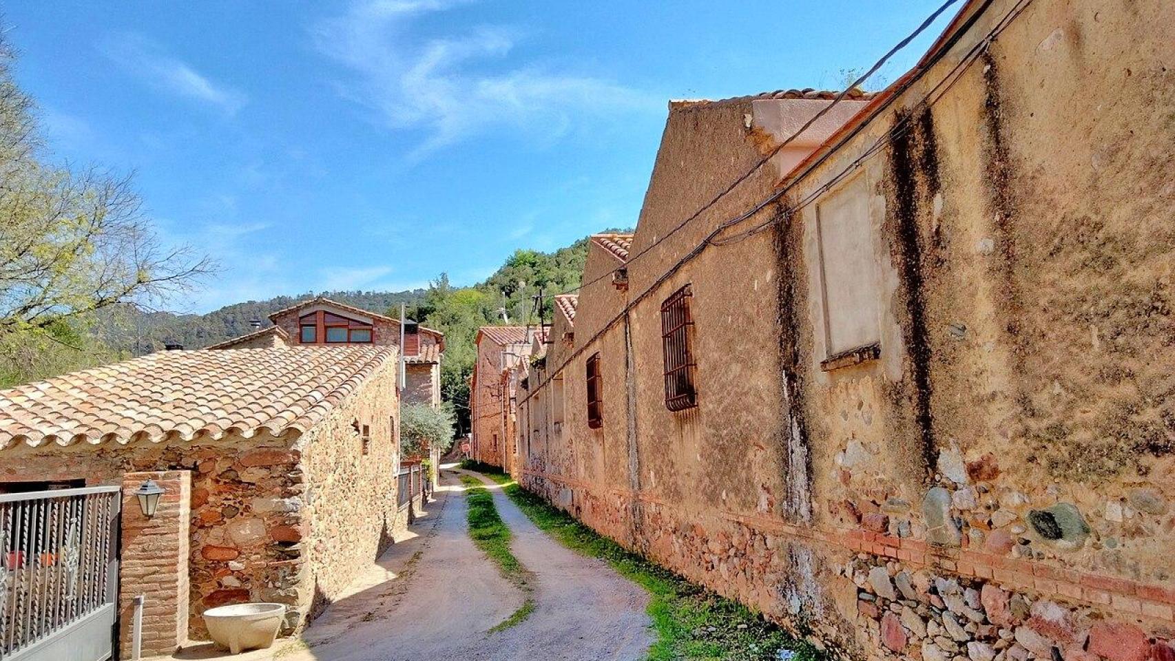 Calle del caserío de Gallicant, en La Garriga